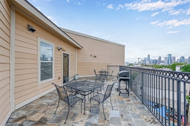 Building Photo - 2802 Morrison St