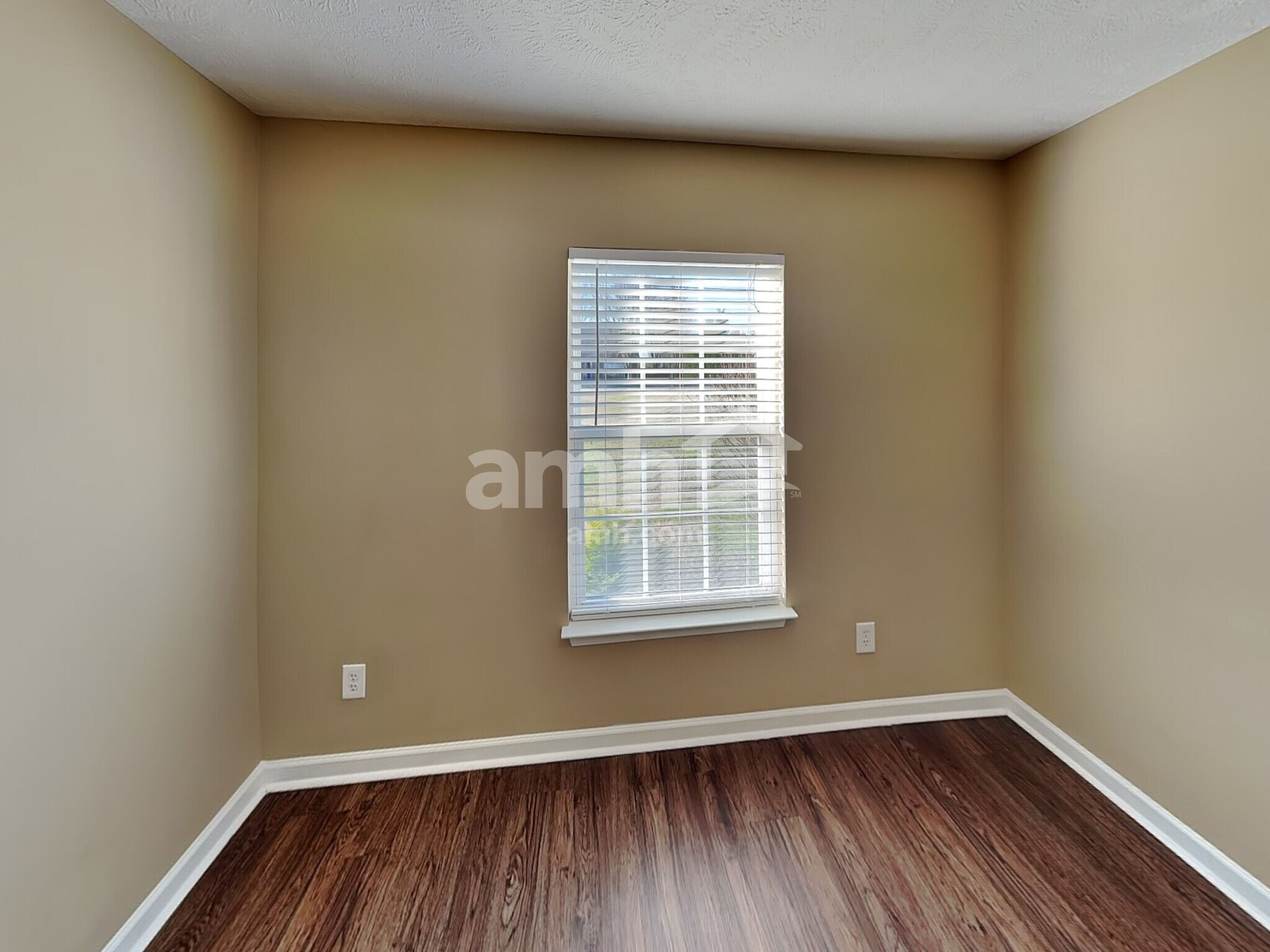 Building Photo - 4005 Strata Dr