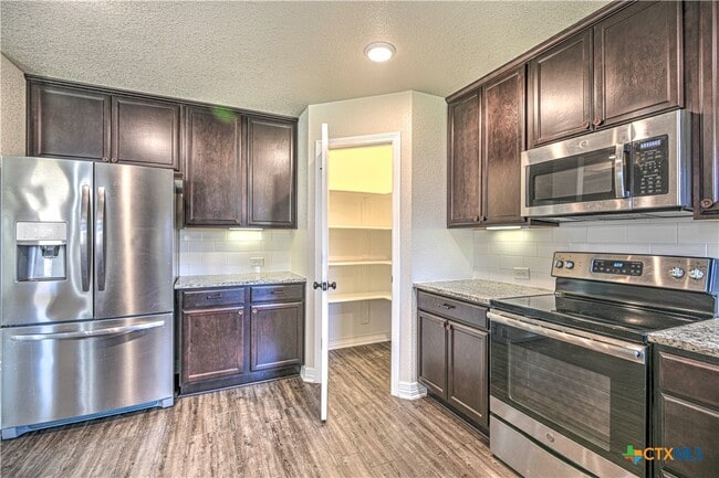 Building Photo - 1814 Rustic Manor Dr