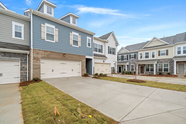 Building Photo - Like Brand New Luxury Townhome in Matthews!