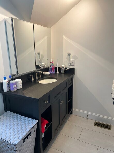 Master en-suite - 11 Oakland St