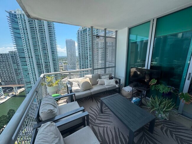 Building Photo - 350 S Miami Ave