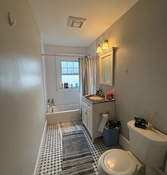 Building Photo - 25 Crosby Rd