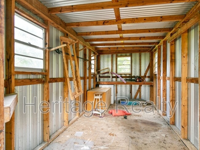 Building Photo - 402 Harrow Rd