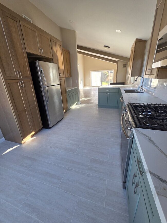 Building Photo - $4,200 p/mo - 3br/2ba in one of Oceanside's finest neighborhoods