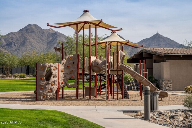 Building Photo - 9818 E Edgestone Dr