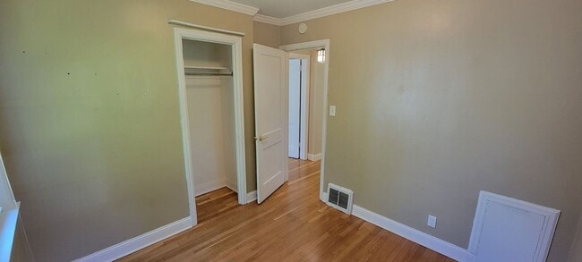 Building Photo - AVAILABLE AUGUST - 2 Bed, 1 Bath With Secl...