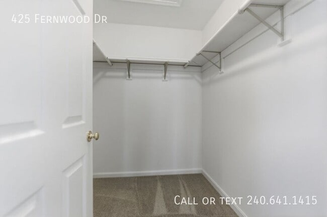 Building Photo - 425 Fernwood Dr