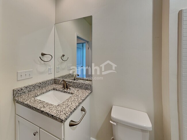 Building Photo - 1519 S Horton St