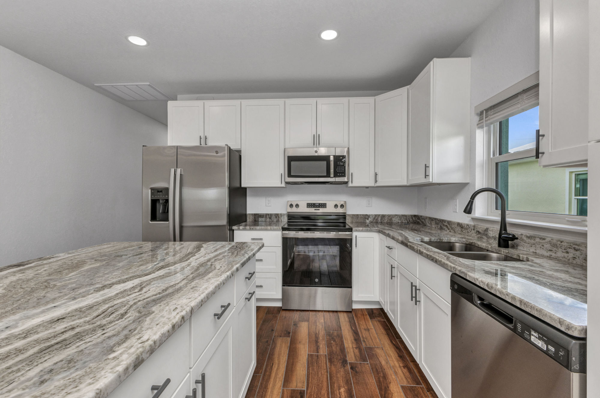 Building Photo - 419 Carmalita St