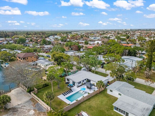 Building Photo - 115 Esther Dr