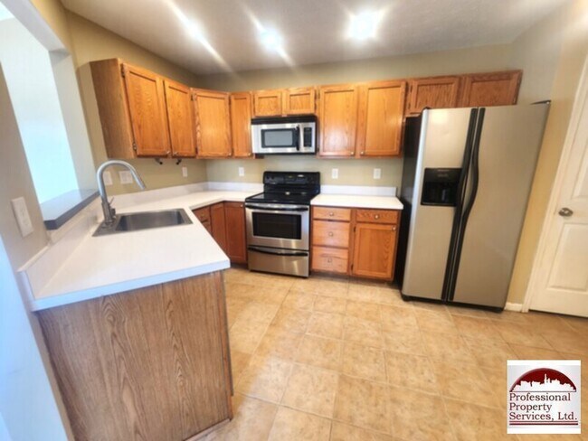 Building Photo - Conveniently located to Everything