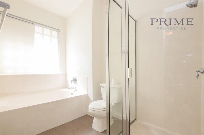 Building Photo - 8410 Dulcet Dr