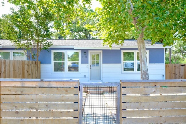 Building Photo - 1401 Marcus Pl