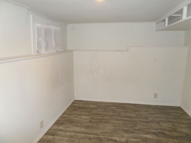 Building Photo - 6523 35th Ave SW