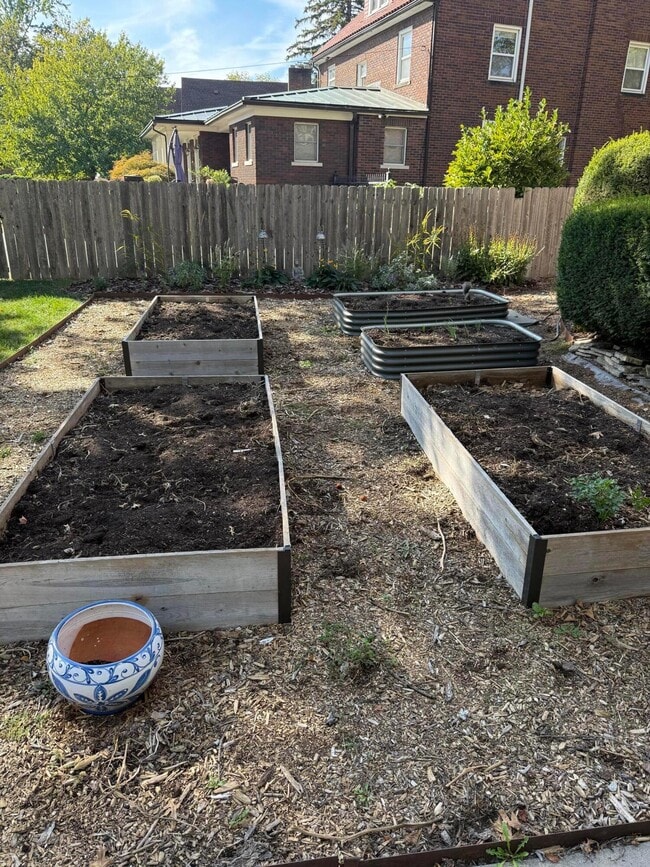 Building Photo - 2629 E Broad St