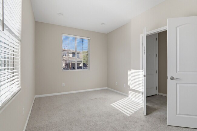 Building Photo - 3158 Molinos Dr