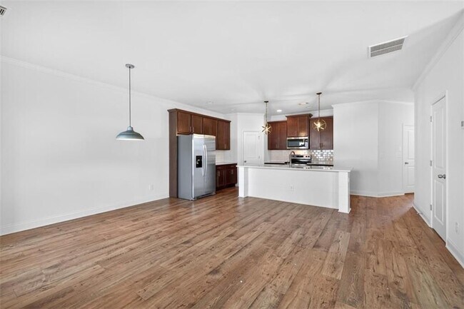 Building Photo - 5524 Garens Way