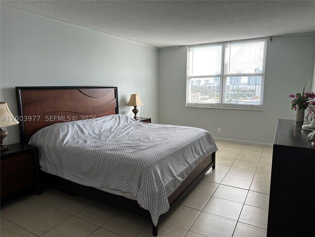 Building Photo - 427 Golden Isles Dr