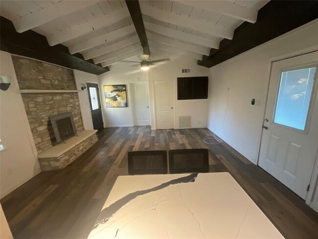 Building Photo - 18302 Redbud Ln