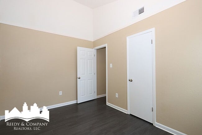 Building Photo - 6333 Raible Dr