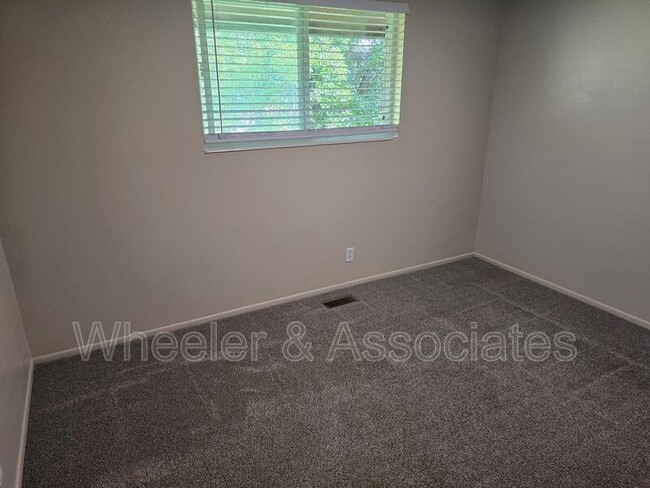 Building Photo - 3070 Eccles Ave