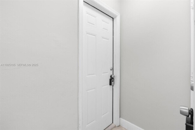 Building Photo - 4021 N Andrews Ave