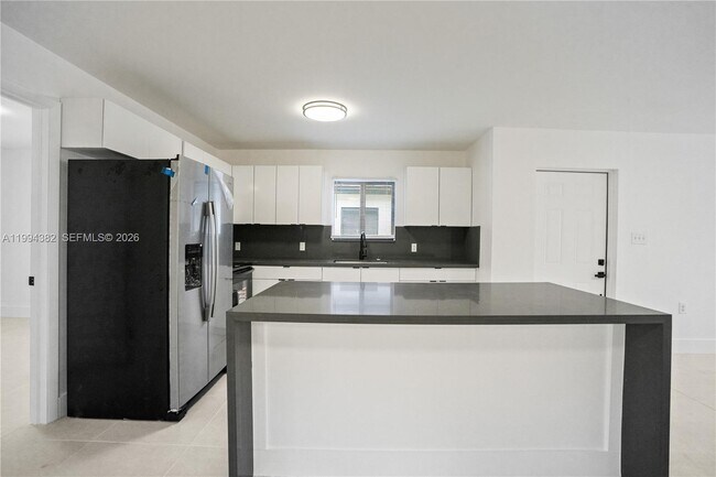 Building Photo - 5823 NW 30th Ave