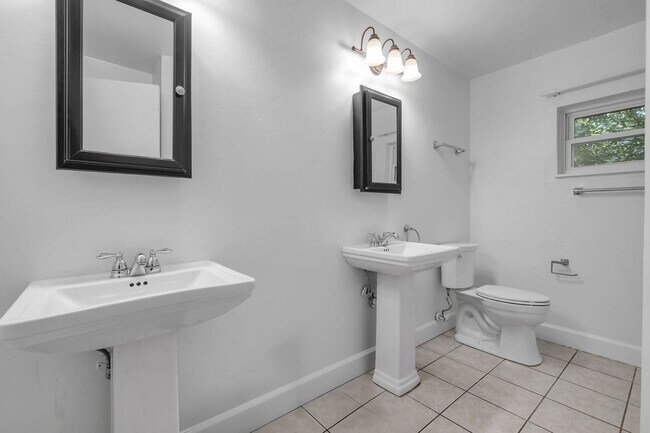 Building Photo - 2208 Escambia Dr