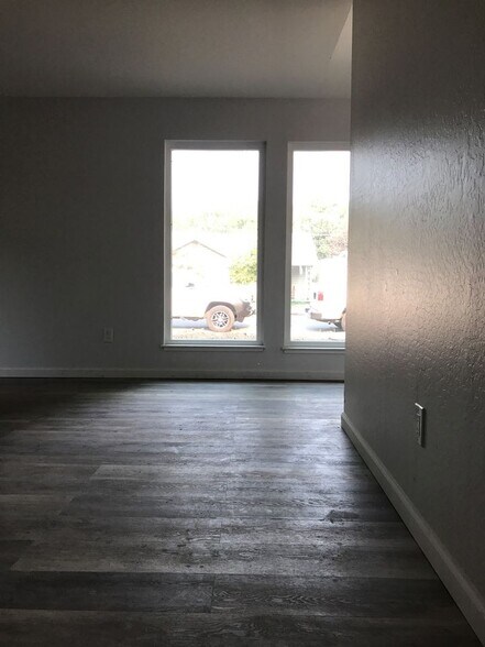 Building Photo - 515 Semple St