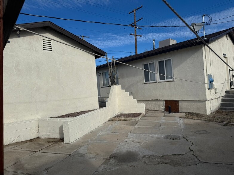 Building Photo - 15268 Center St