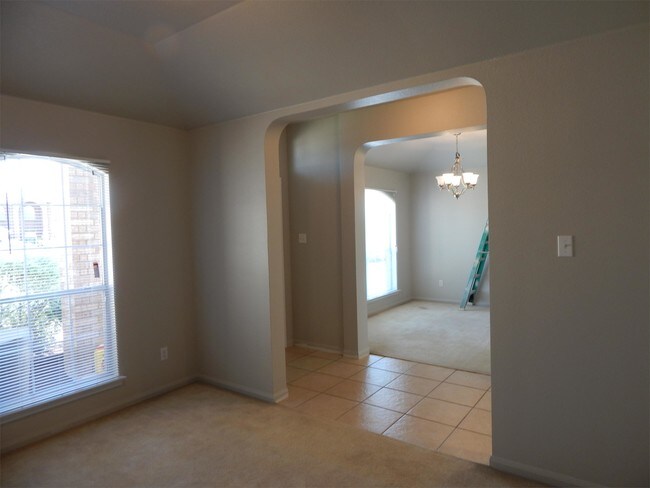 Building Photo - 601 Cattail Cir