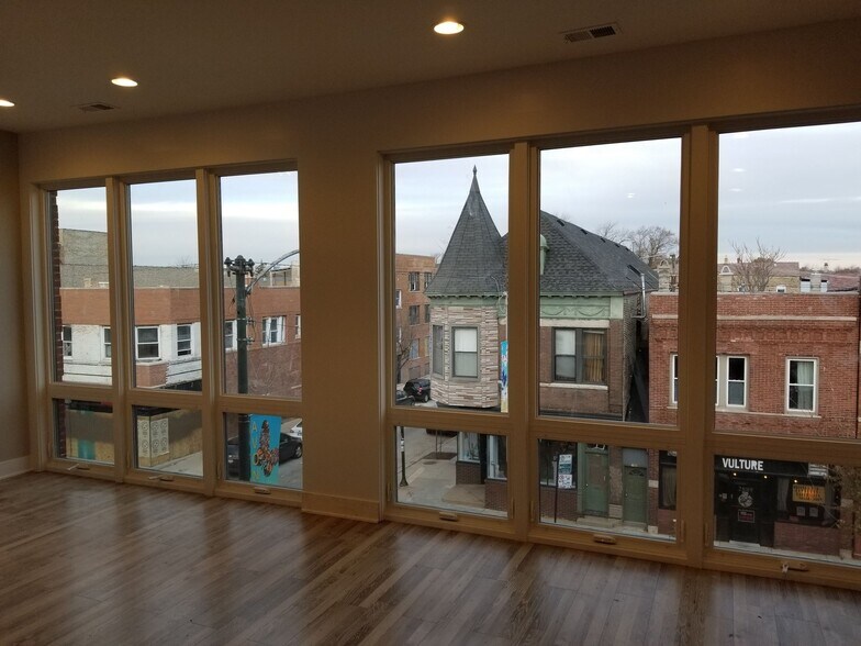 Building Photo - 2886 N Milwaukee Ave