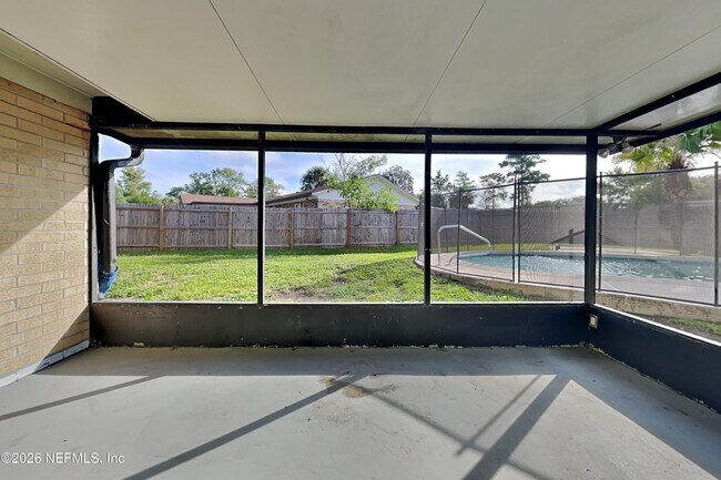 Building Photo - 671 Custer Cir