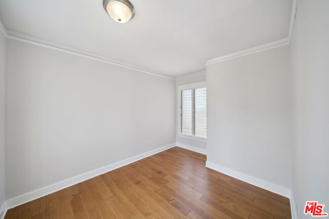 Building Photo - 1239 Havenhurst Dr