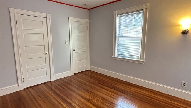 Building Photo - 10 Newport Terrace