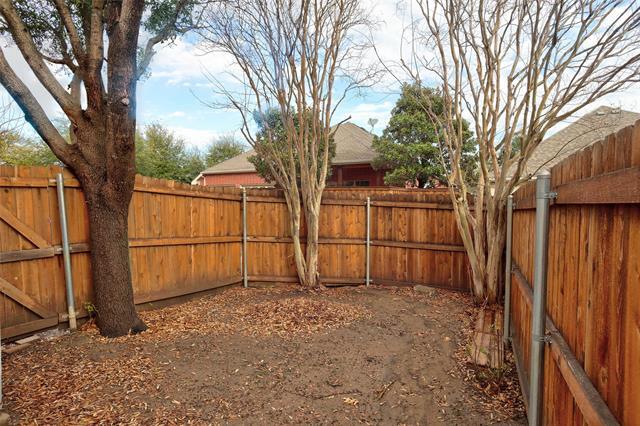 Building Photo - 5916 Round Up Ln