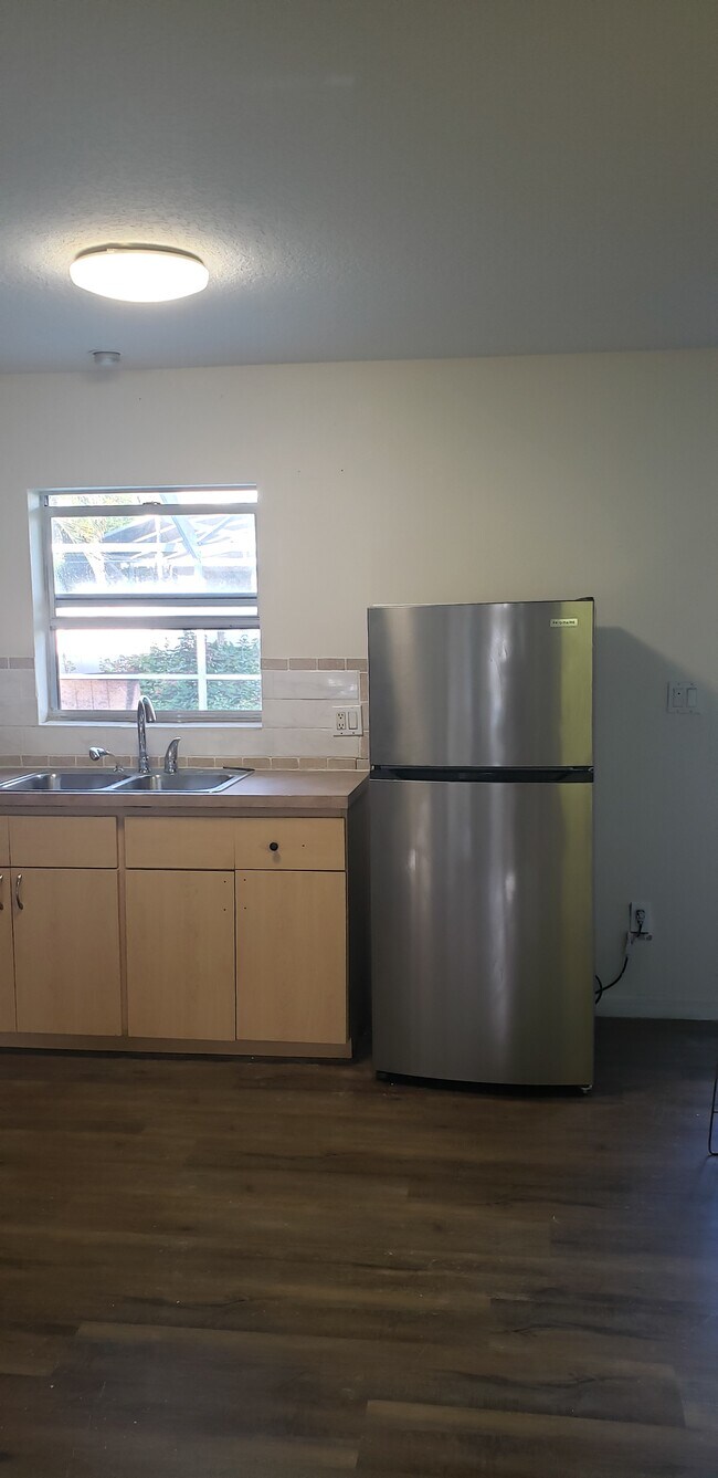 Building Photo - 1921 Kumquat Dr