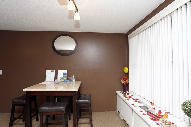 Interior Photo - Dogwood Glen