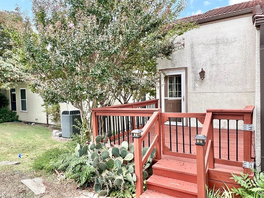 Building Photo - 3703 Mediterranean St
