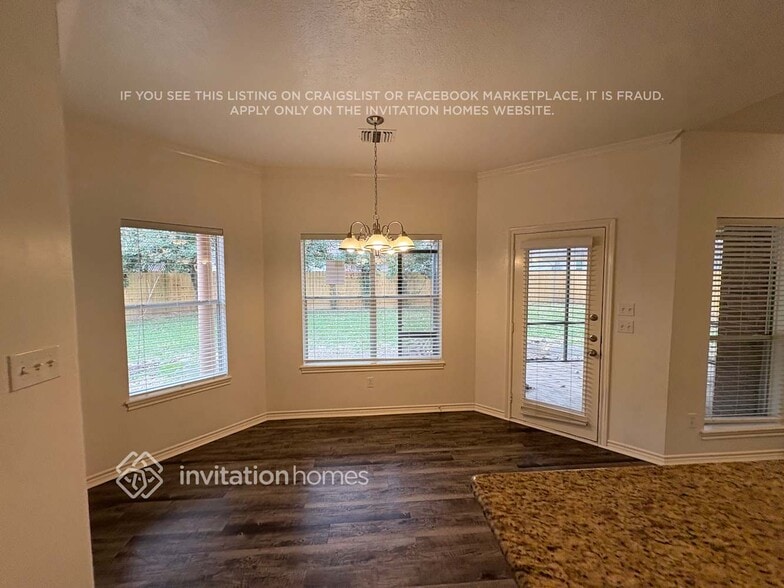 Building Photo - 3227 Hemingway Dr