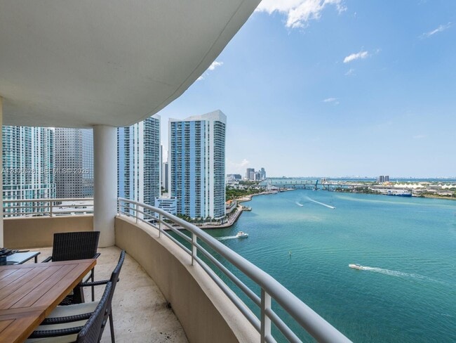 Building Photo - 888 Brickell Key Dr