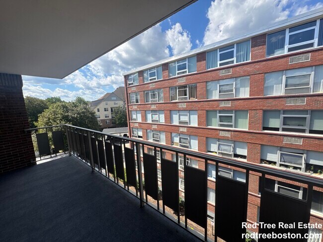 Building Photo - 320 Hammond Pond Pkwy