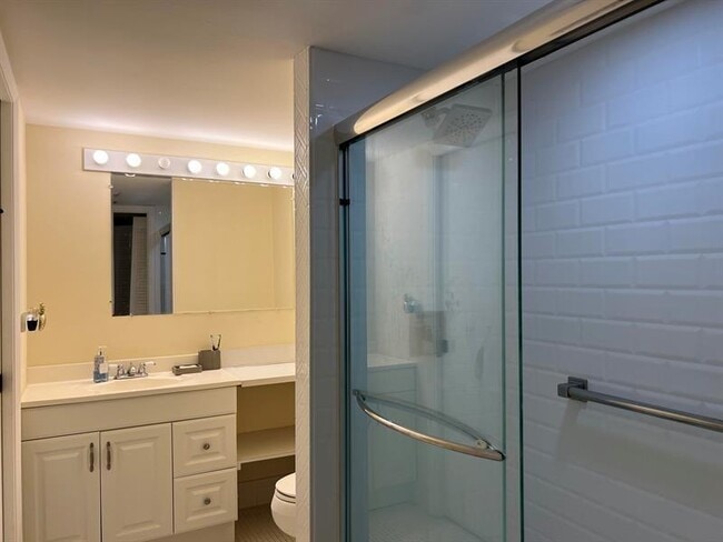 Building Photo - 1807 Fairview Villas Dr