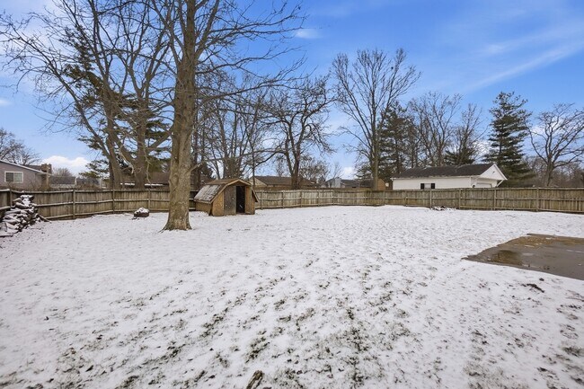 Building Photo - 3145 Dogwood Dr