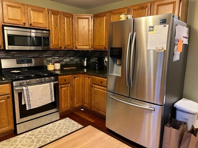 Kitchen Appliance - 128 Parker St