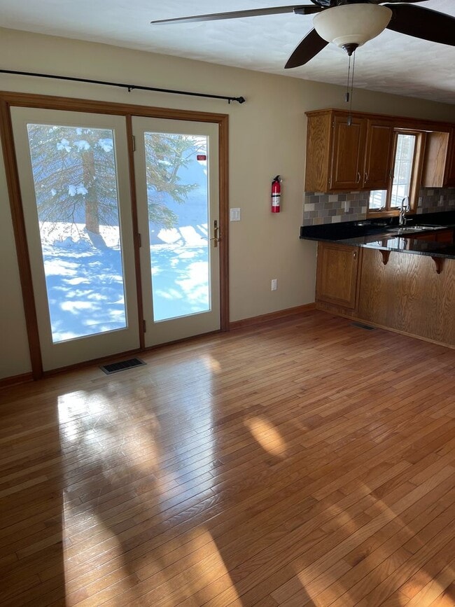 Building Photo - Spacious 3 Bedroom Ranch with finished basement available July!