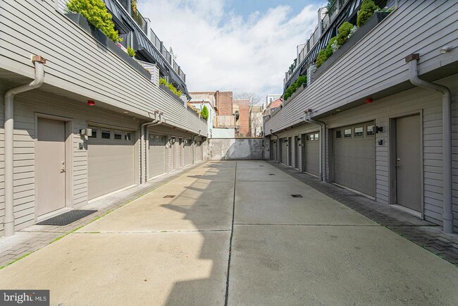 Building Photo - 770 Dorrance St