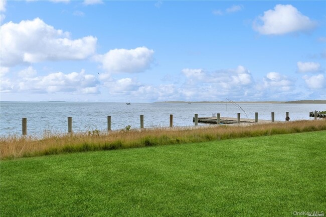 Building Photo - 13 Seatuck Ln