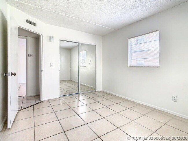 Building Photo - 714 Michigan Ct